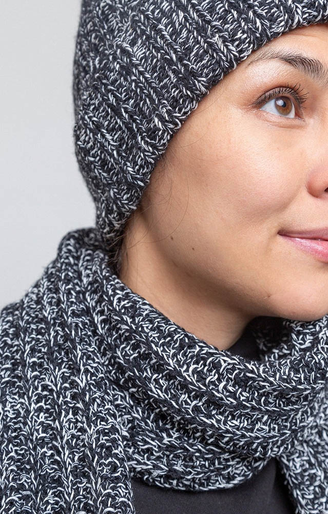 Женский черный шарф из конопли и мериноса Uzor Wear
